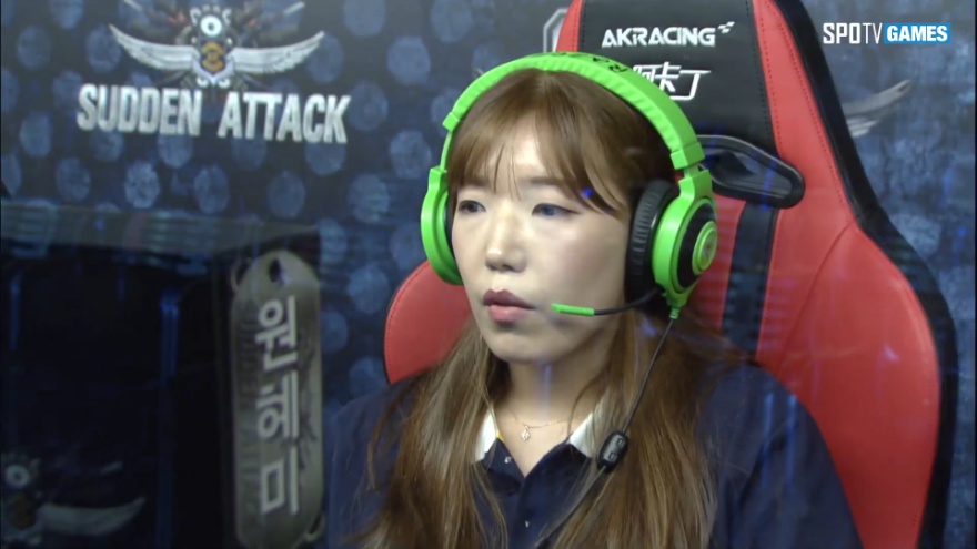 2017 서든어택 챔피언스리그  여성부 8강 B조 1경기 2set  담원게이밍 vs versus.  [할렘]